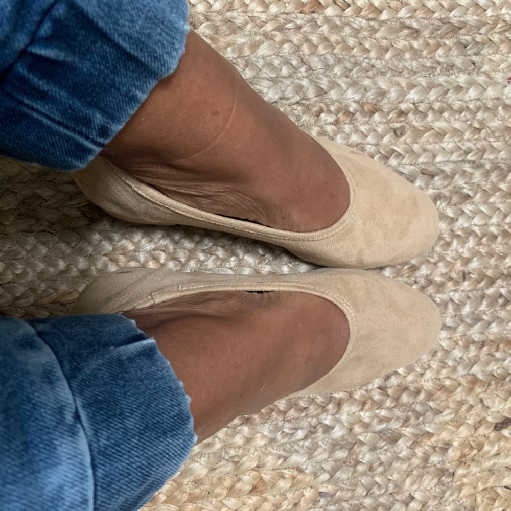 Sara by design  Tan suede pumps